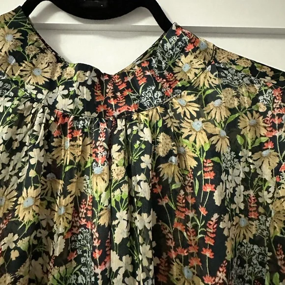 H&M mock neck patterned blouse - Picture 2 of 5